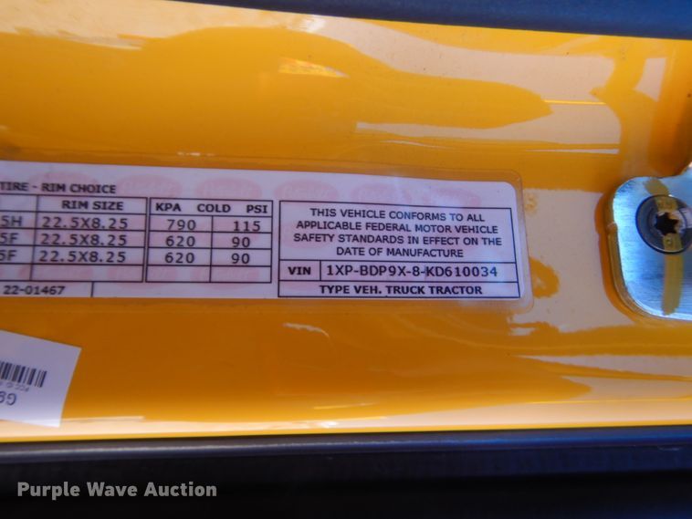 image for item ET9194 2019 Peterbilt 579  semi truck