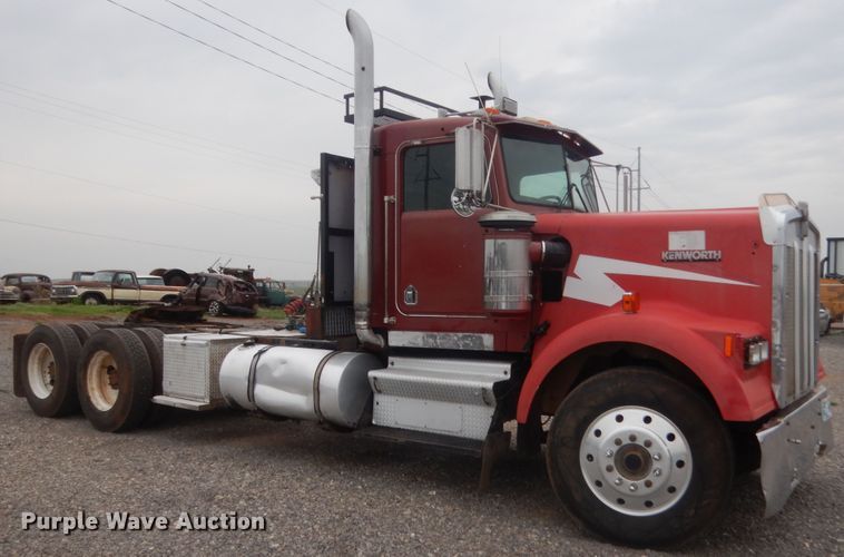 image for item ET9205 1985 Kenworth W900  semi truck