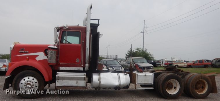 image for item ET9205 1985 Kenworth W900  semi truck