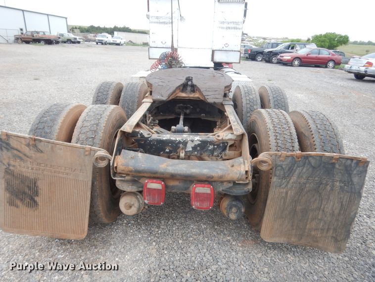 image for item ET9205 1985 Kenworth W900  semi truck