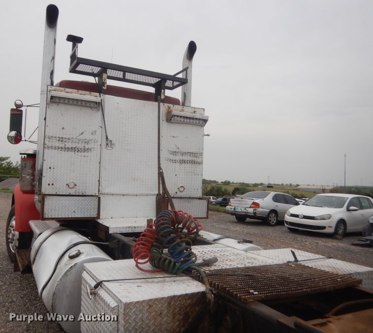 image for item ET9205 1985 Kenworth W900  semi truck