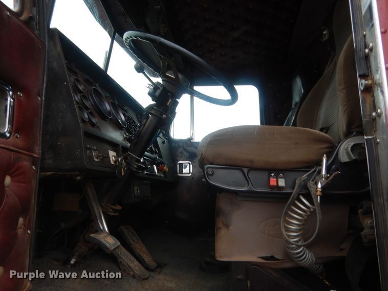 image for item ET9205 1985 Kenworth W900  semi truck