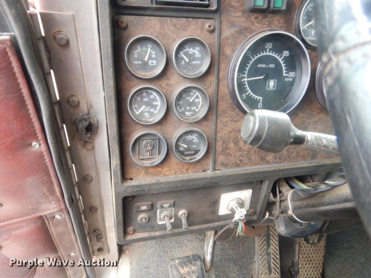 image for item ET9205 1985 Kenworth W900  semi truck