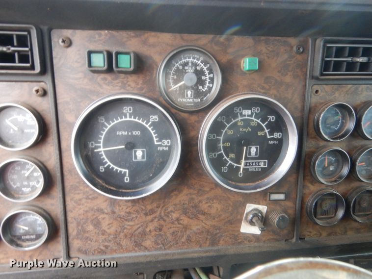 image for item ET9205 1985 Kenworth W900  semi truck