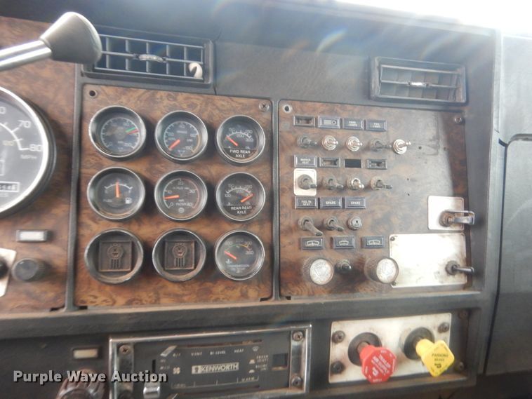 image for item ET9205 1985 Kenworth W900  semi truck
