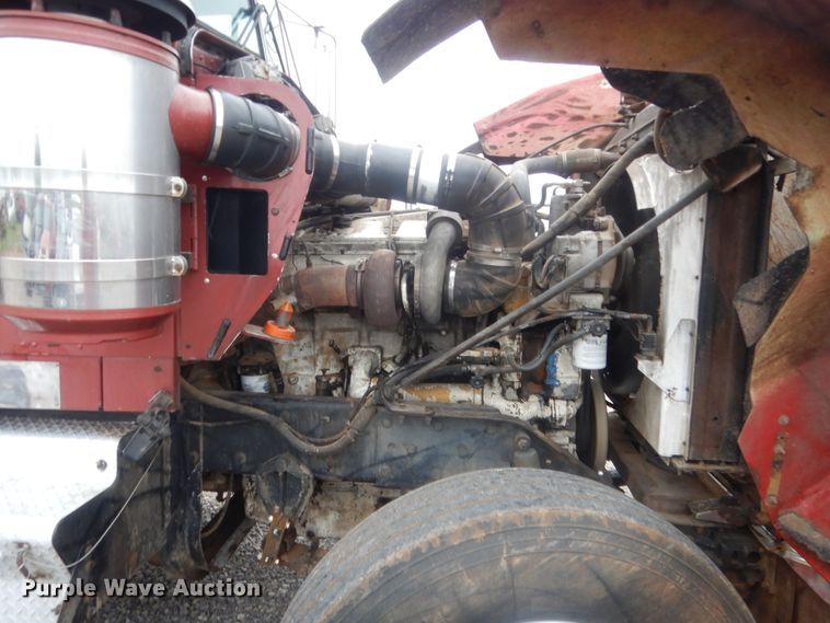 image for item ET9205 1985 Kenworth W900  semi truck