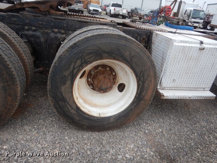 image for item ET9205 1985 Kenworth W900  semi truck