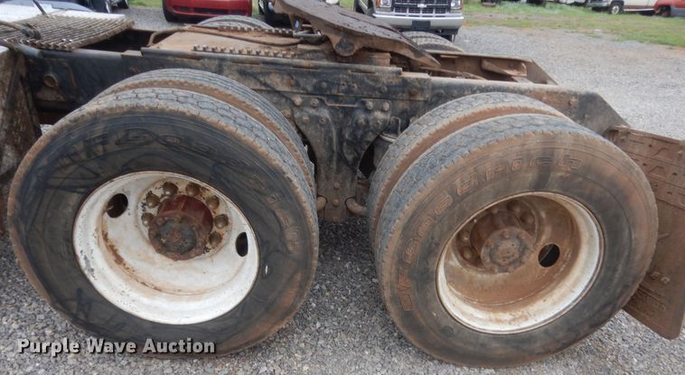 image for item ET9205 1985 Kenworth W900  semi truck