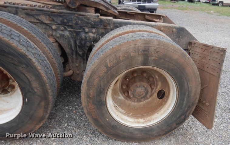 image for item ET9205 1985 Kenworth W900  semi truck