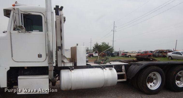 image for item ET9207 1993 Peterbilt 378  semi truck