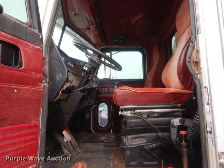 image for item ET9207 1993 Peterbilt 378  semi truck