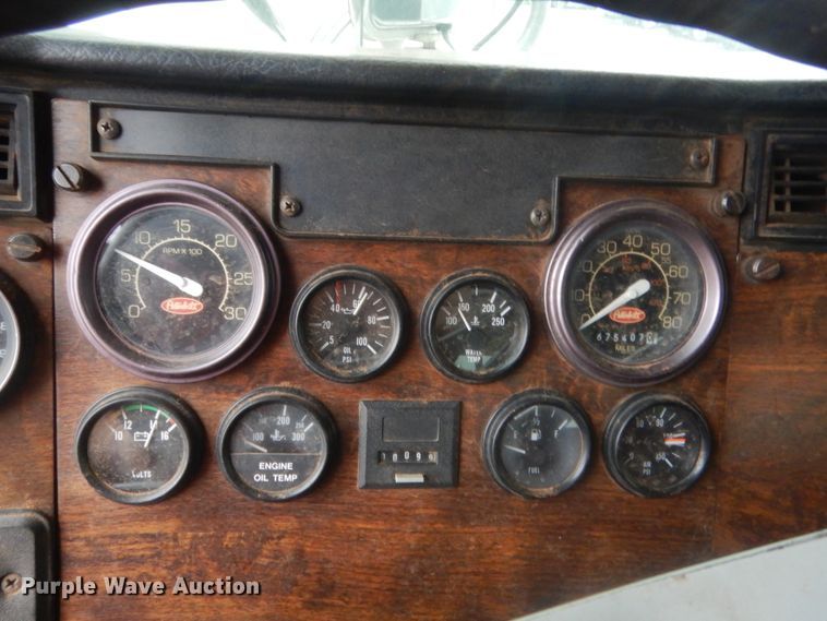 image for item ET9207 1993 Peterbilt 378  semi truck