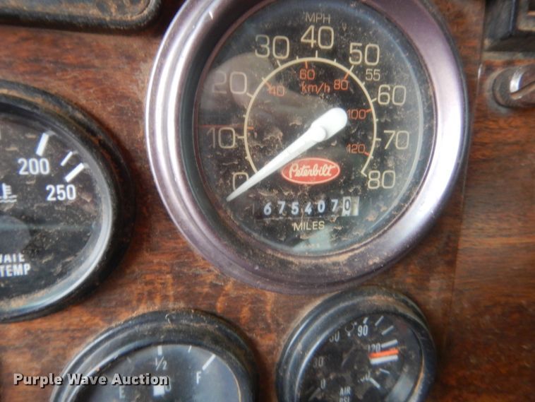 image for item ET9207 1993 Peterbilt 378  semi truck