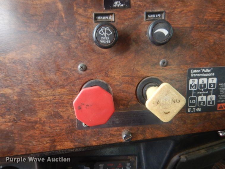 image for item ET9207 1993 Peterbilt 378  semi truck