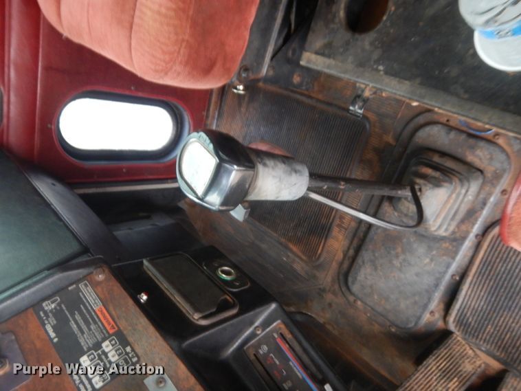 image for item ET9207 1993 Peterbilt 378  semi truck