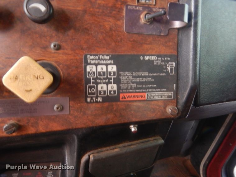 image for item ET9207 1993 Peterbilt 378  semi truck