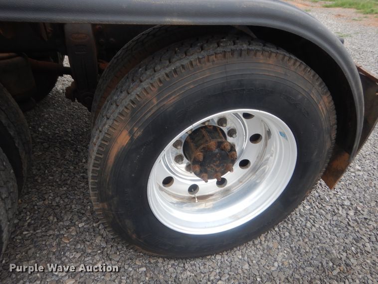 image for item ET9207 1993 Peterbilt 378  semi truck