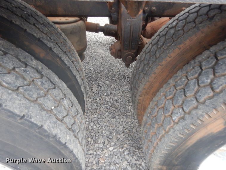 image for item ET9207 1993 Peterbilt 378  semi truck