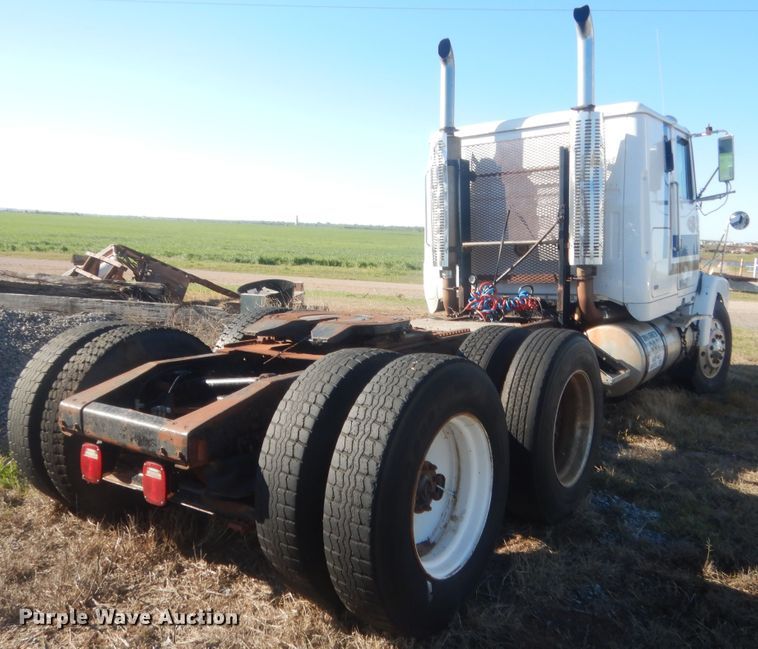 image for item ET9235 1989 White GMC WIA  semi truck