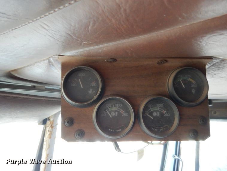 image for item ET9235 1989 White GMC WIA  semi truck