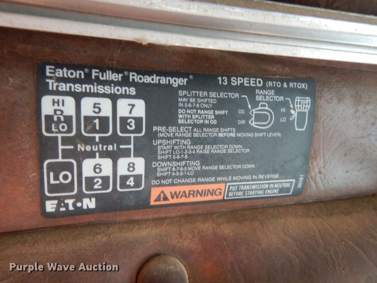 image for item ET9235 1989 White GMC WIA  semi truck