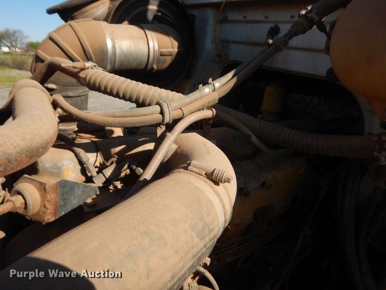 image for item ET9235 1989 White GMC WIA  semi truck