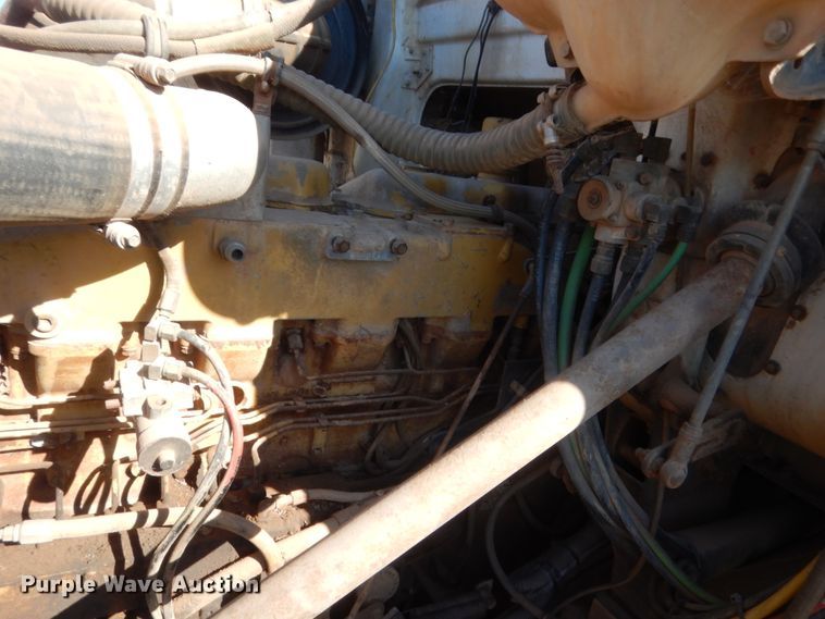 image for item ET9235 1989 White GMC WIA  semi truck