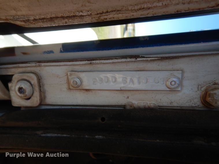 image for item ET9235 1989 White GMC WIA  semi truck