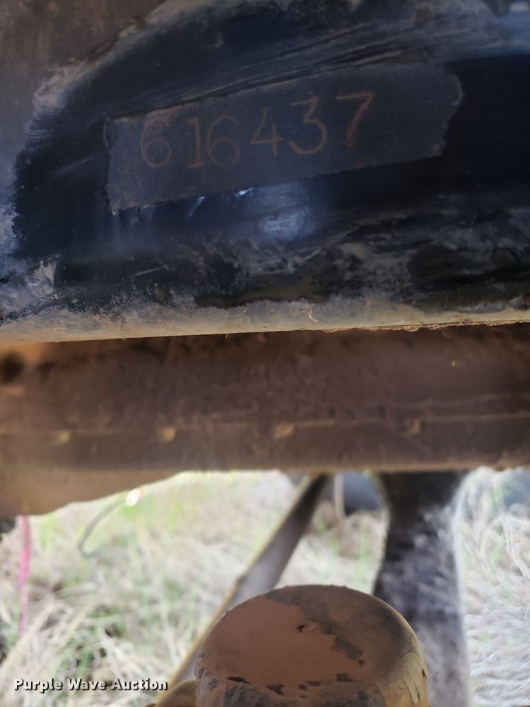 image for item ET9235 1989 White GMC WIA  semi truck