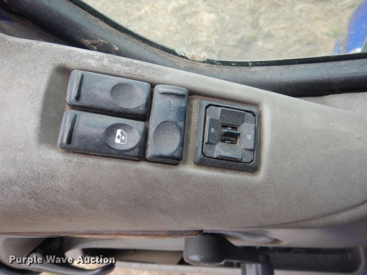 image for item FI9027 2011 Kenworth T700  semi truck