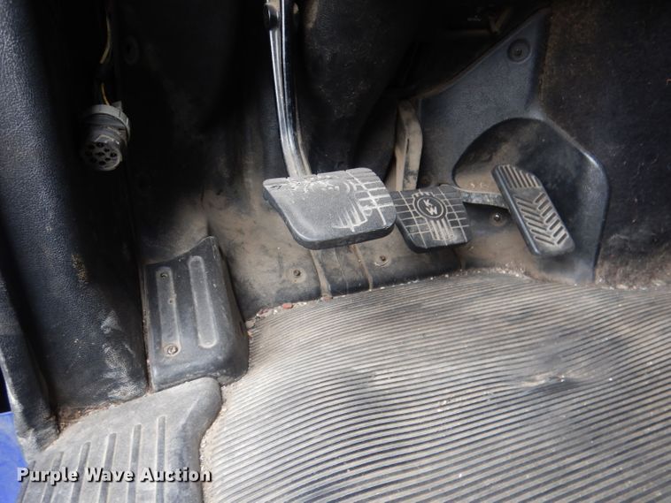 image for item FI9027 2011 Kenworth T700  semi truck