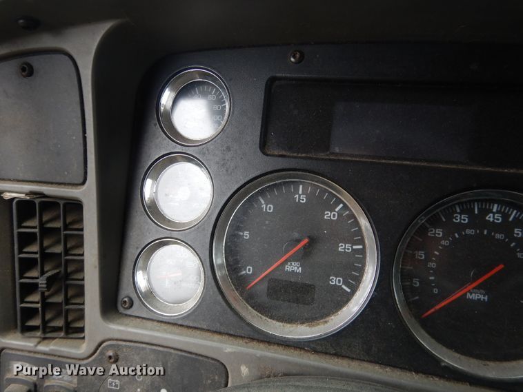 image for item FI9027 2011 Kenworth T700  semi truck