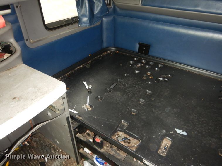 image for item FI9027 2011 Kenworth T700  semi truck