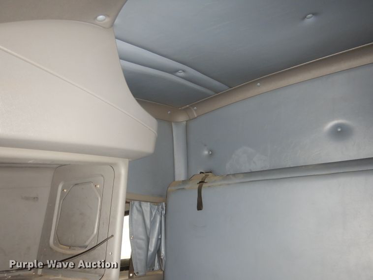 image for item FI9027 2011 Kenworth T700  semi truck