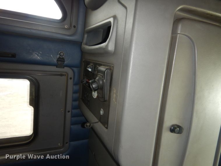 image for item FI9027 2011 Kenworth T700  semi truck