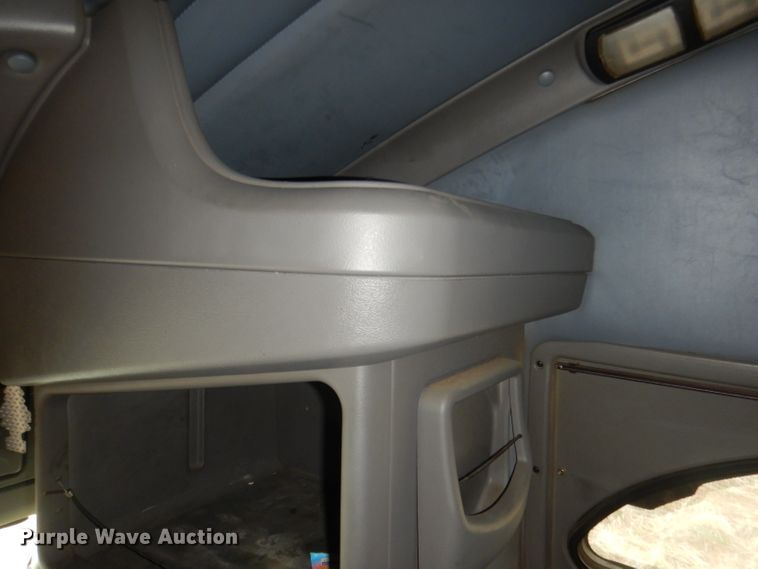 image for item FI9027 2011 Kenworth T700  semi truck