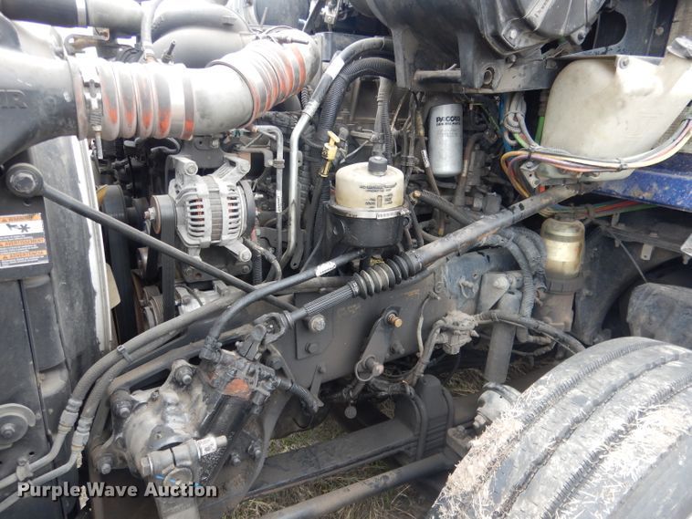 image for item FI9027 2011 Kenworth T700  semi truck