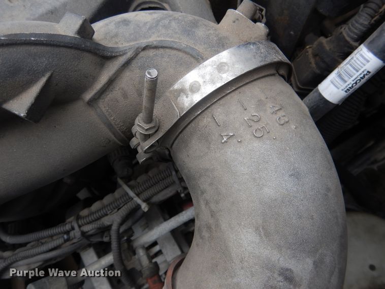 image for item FI9027 2011 Kenworth T700  semi truck