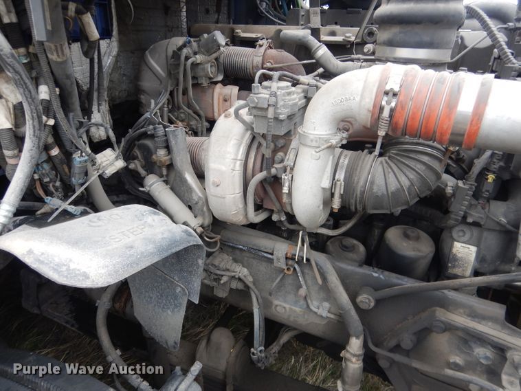 image for item FI9027 2011 Kenworth T700  semi truck