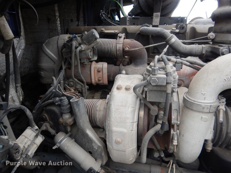 image for item FI9027 2011 Kenworth T700  semi truck