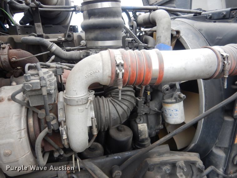 image for item FI9027 2011 Kenworth T700  semi truck