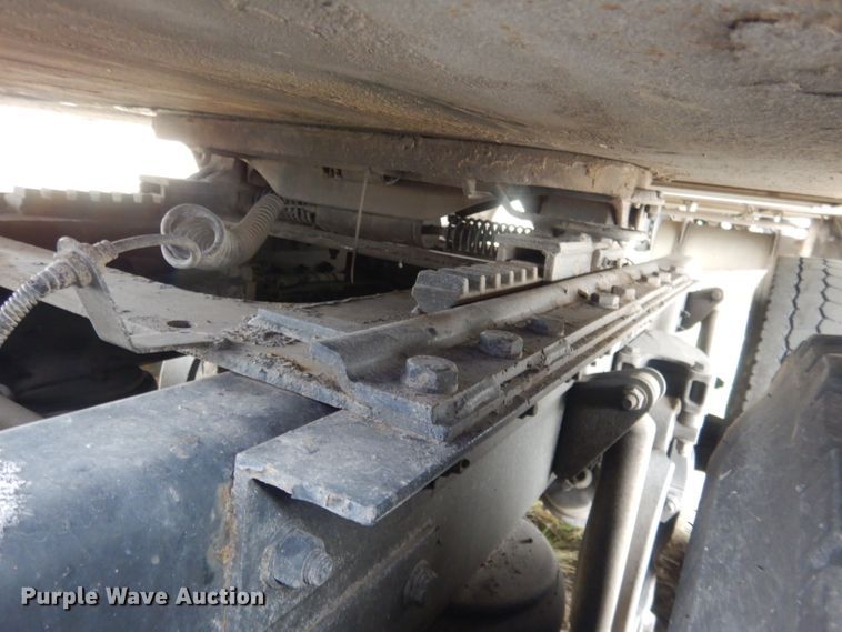 image for item FI9027 2011 Kenworth T700  semi truck