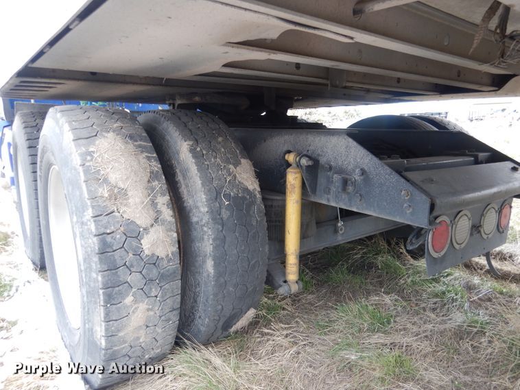 image for item FI9027 2011 Kenworth T700  semi truck