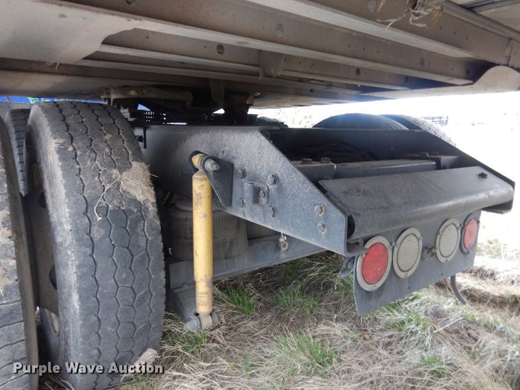 image for item FI9027 2011 Kenworth T700  semi truck