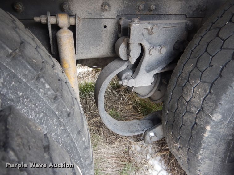 image for item FI9027 2011 Kenworth T700  semi truck