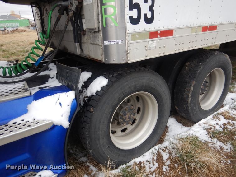 image for item FI9027 2011 Kenworth T700  semi truck