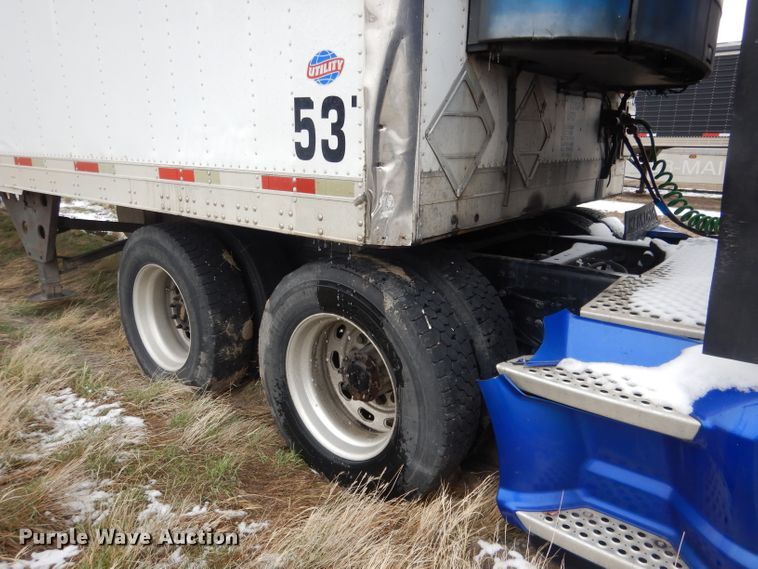 image for item FI9027 2011 Kenworth T700  semi truck