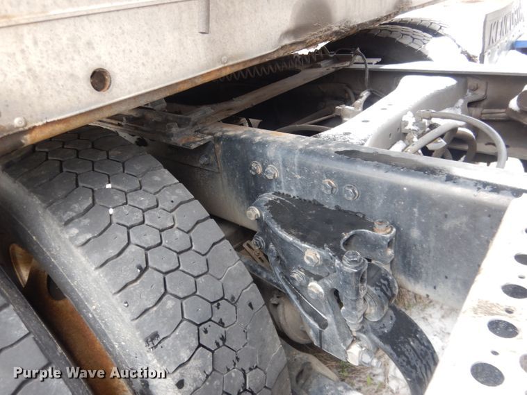 image for item FI9027 2011 Kenworth T700  semi truck