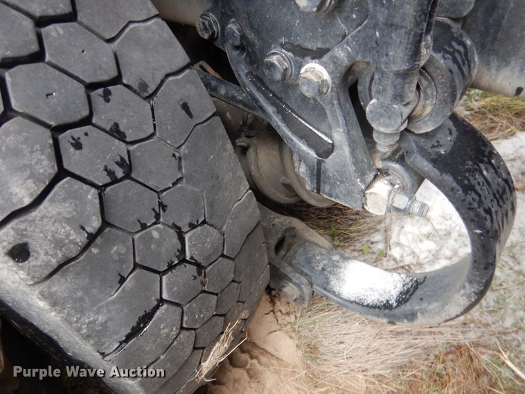 image for item FI9027 2011 Kenworth T700  semi truck