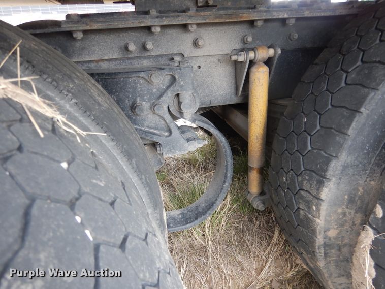 image for item FI9027 2011 Kenworth T700  semi truck